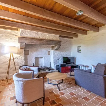 Vakantiehuis Domaine De Linguinou Piscine Et *