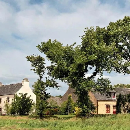 Domaine De Linguinou Piscine Et